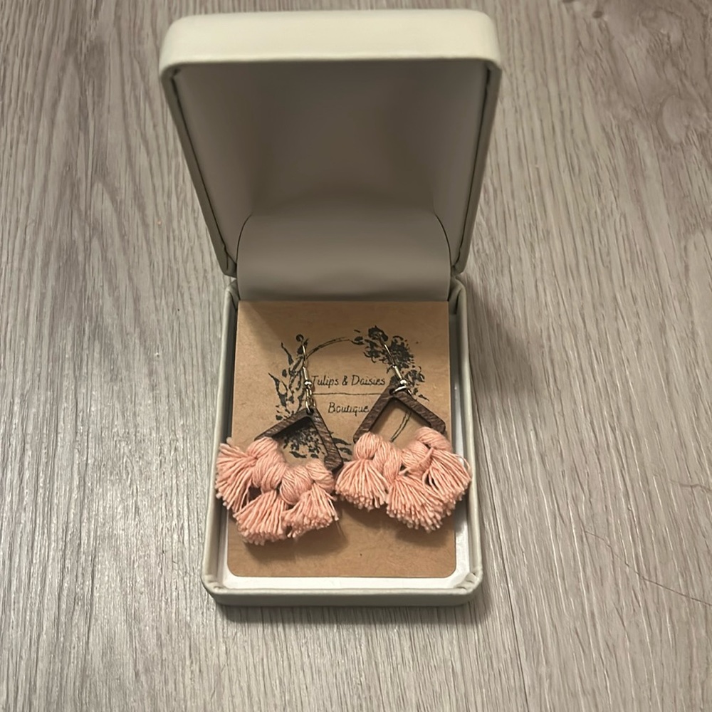 tulips and daisies boutique earings